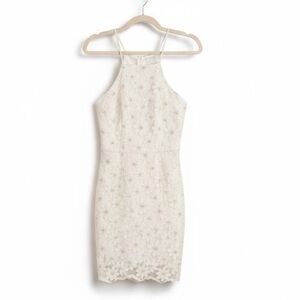 NWT White lace fitted sleeveless daisy dress.